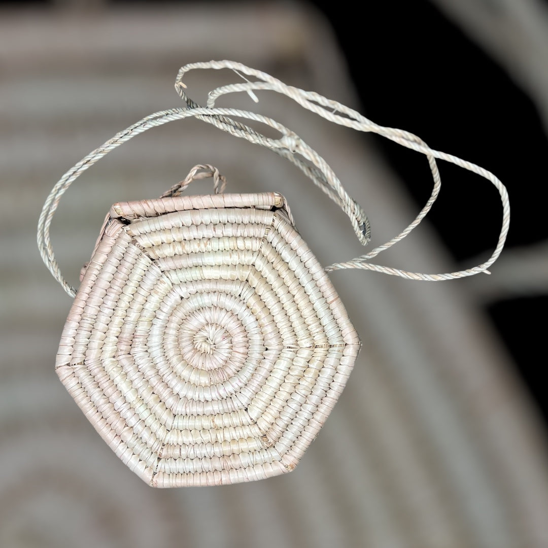 Polygone raffia bag