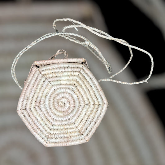 Polygone raffia bag